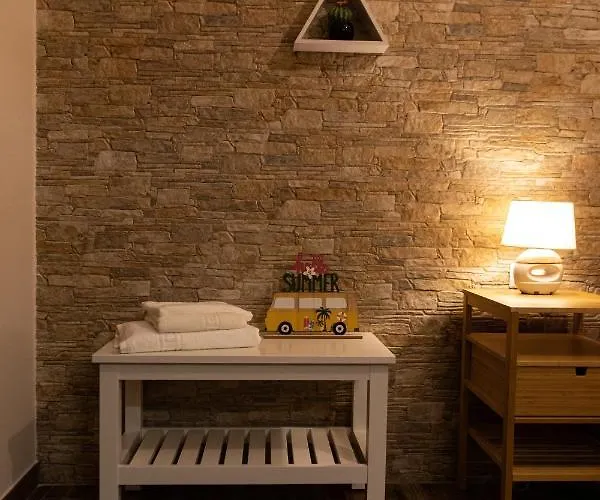 Tizzy & לינה וארוחת בוקר 3*