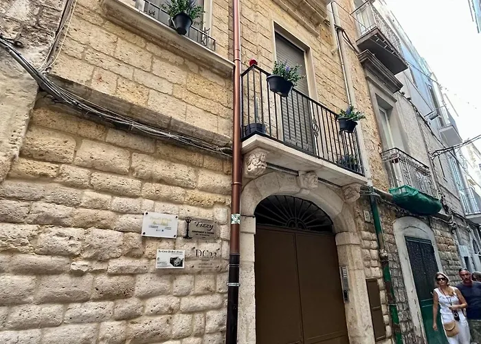 לינה וארוחת בוקר Tizzy & 3*